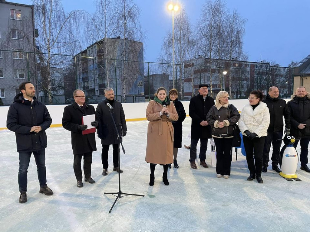 Lodowisko na boisku wielofunkcyjnym otwarte