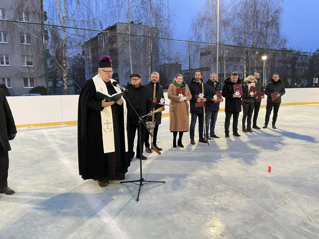 Lodowisko na boisku wielofunkcyjnym otwarte