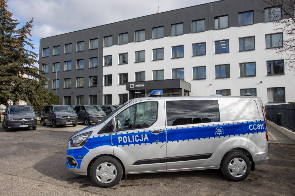 Nowe samochody dla policjantów z psami