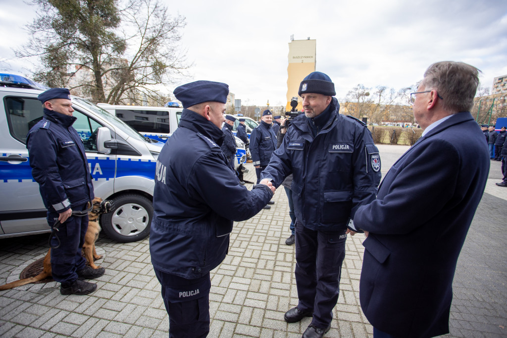Nowe samochody dla policjantów z psami