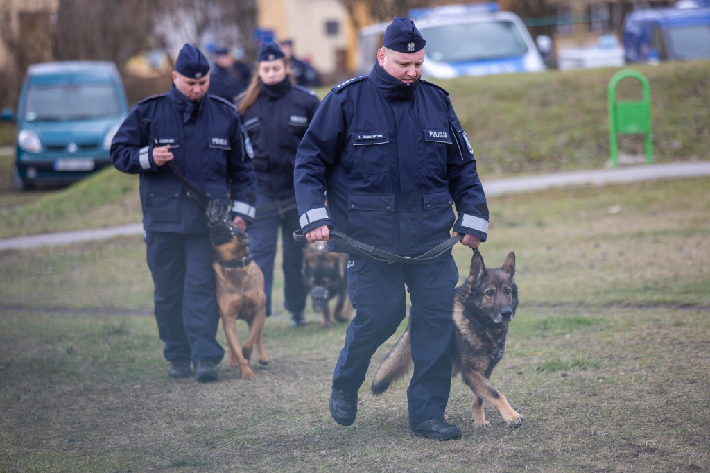 Nowe samochody dla policjantów z psami