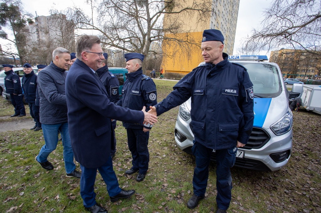 Nowe samochody dla policjantów z psami