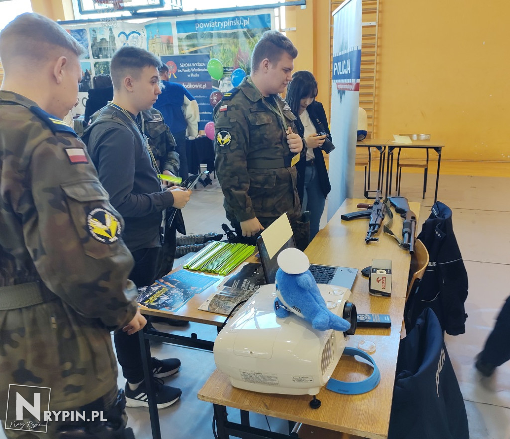 Rypińscy policjanci na targach edukacji