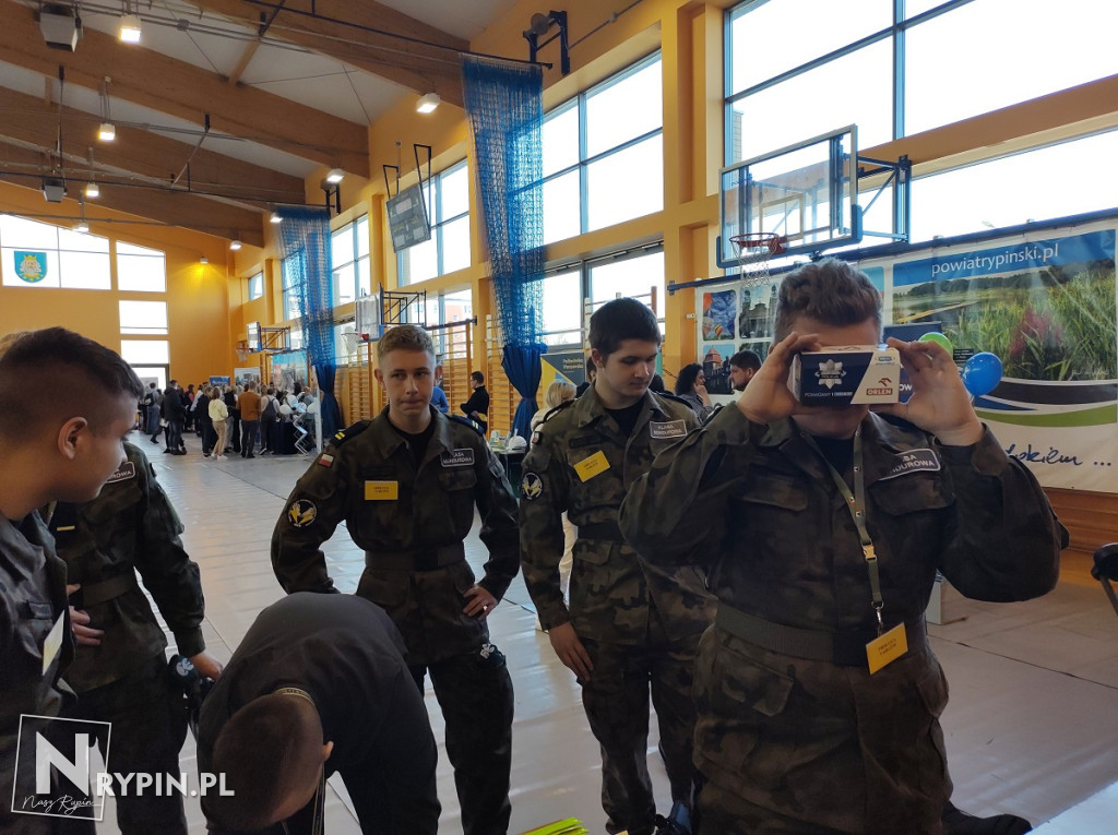 Rypińscy policjanci na targach edukacji
