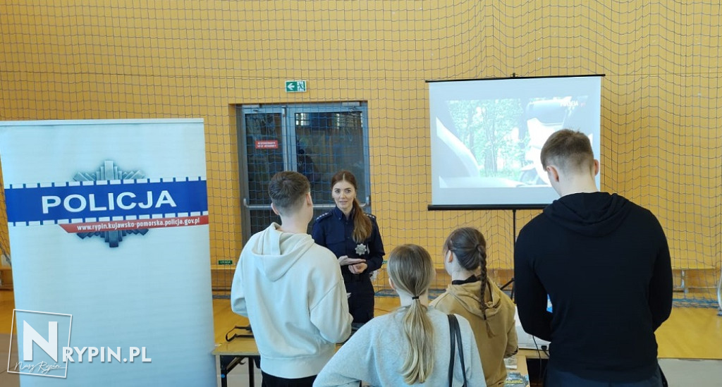 Rypińscy policjanci na targach edukacji