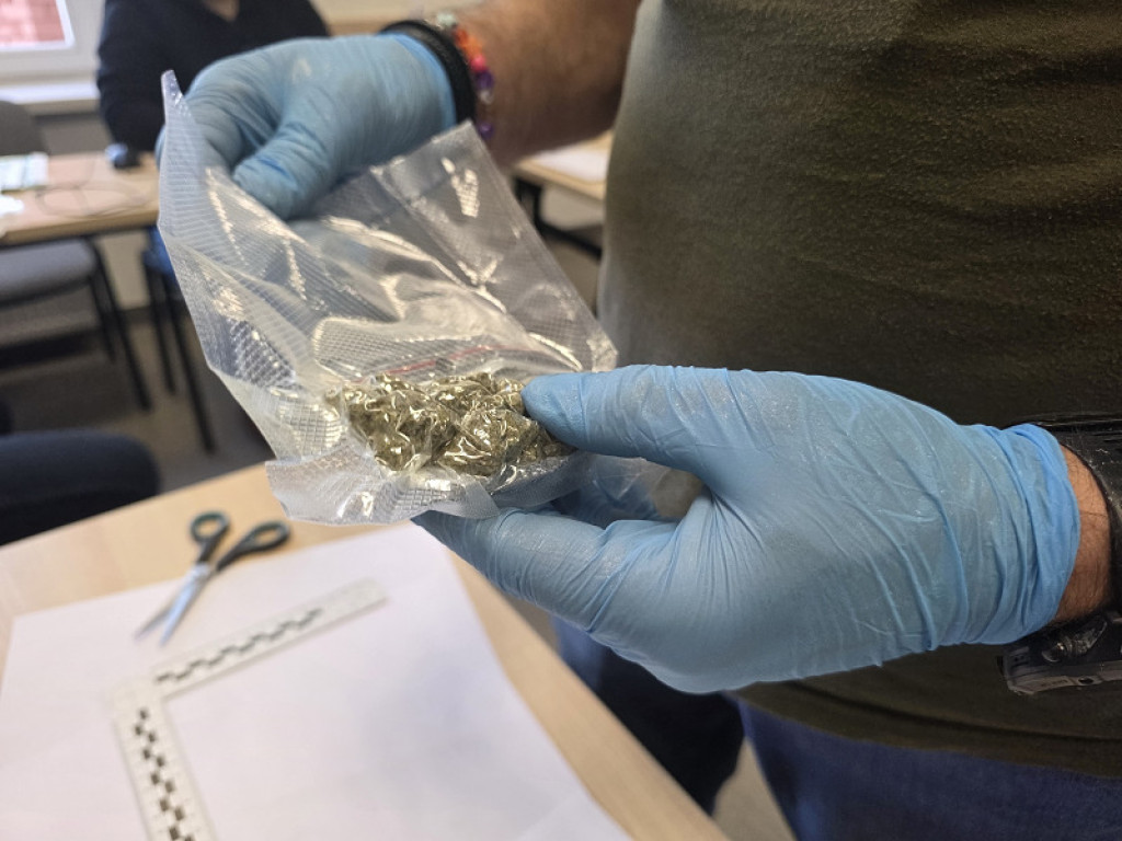 44-latek wysyła narkotyki za pomocą paczkomatów