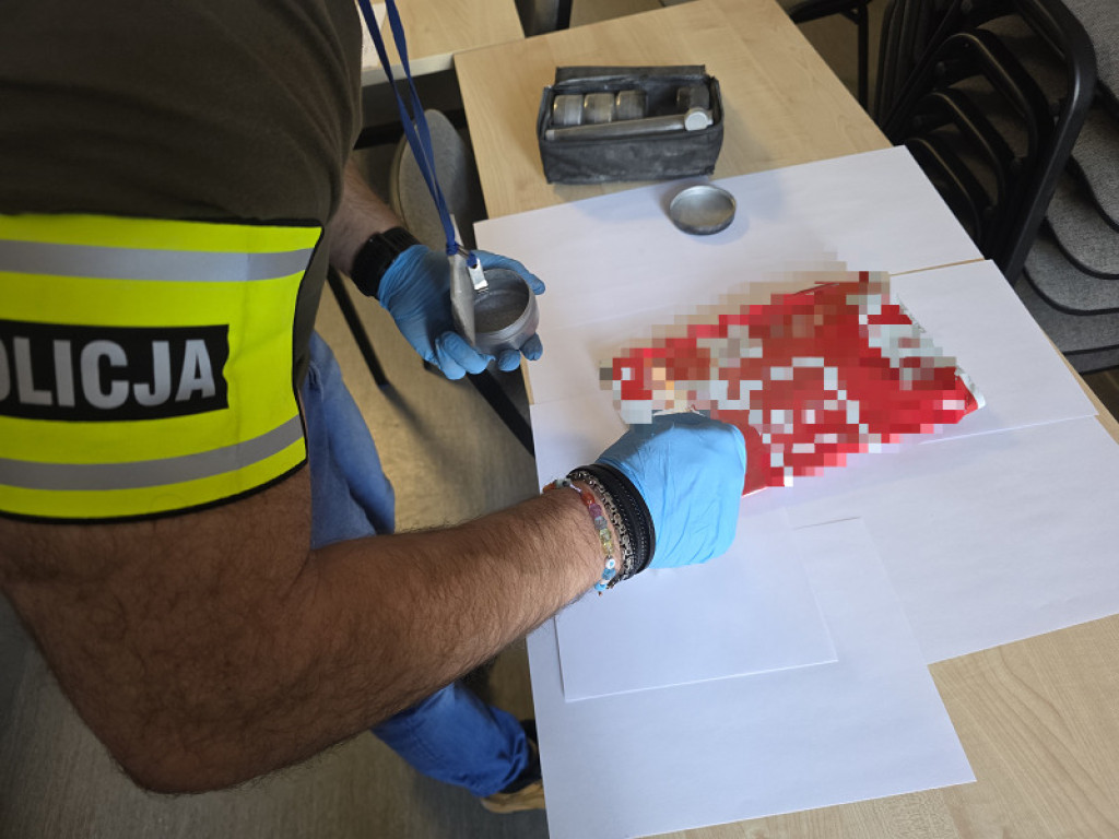 44-latek wysyła narkotyki za pomocą paczkomatów