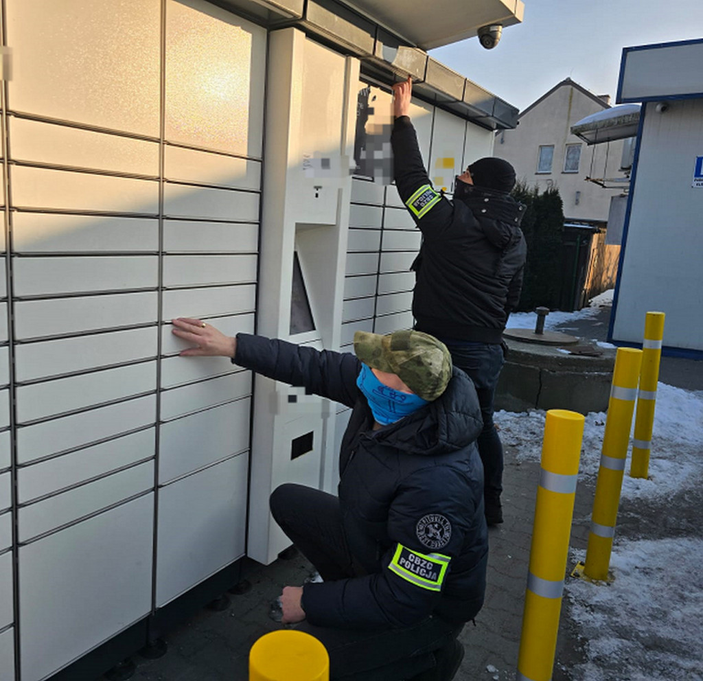 44-latek wysyła narkotyki za pomocą paczkomatów