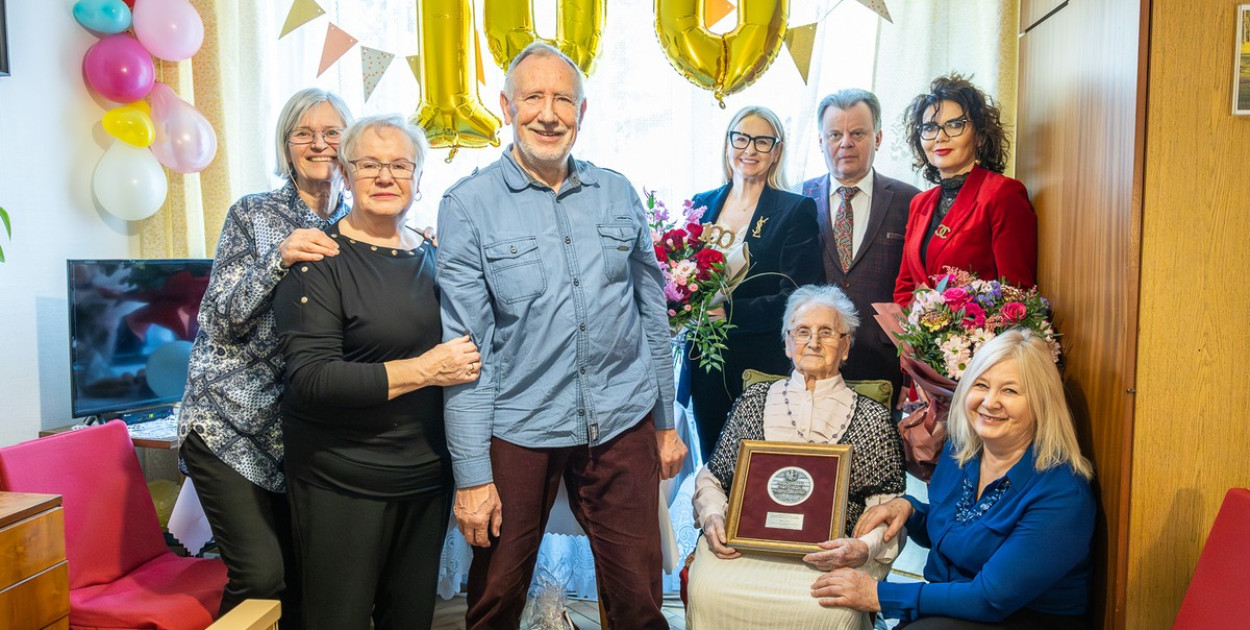 Medale marszałka dla stuletnich mieszkanek regionu