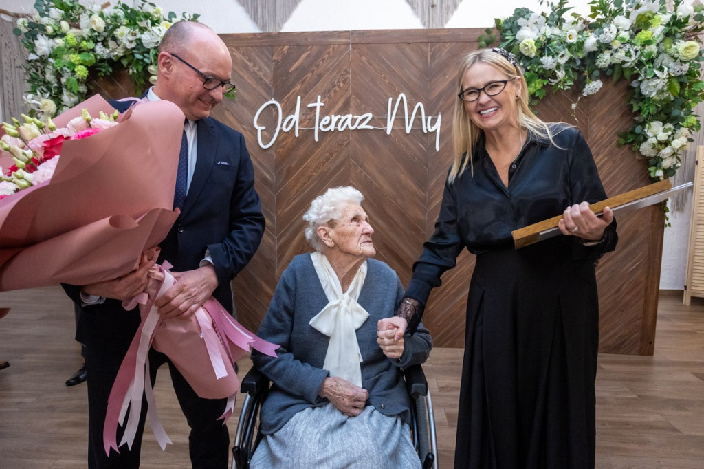 Medale marszałka dla stuletnich mieszkanek regionu