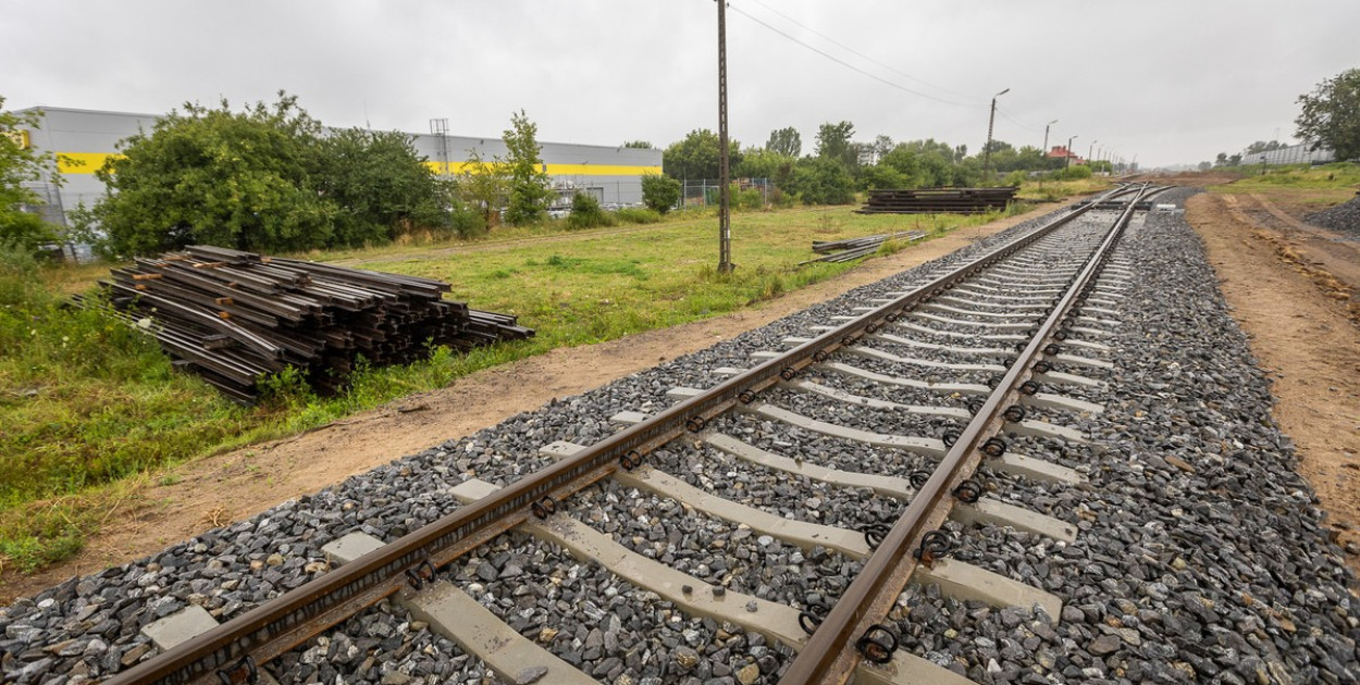 Remont infrastruktury kolejowej w Rypinie fot. Szymon Zdziebło/tarantoga.pl dla UMWKP