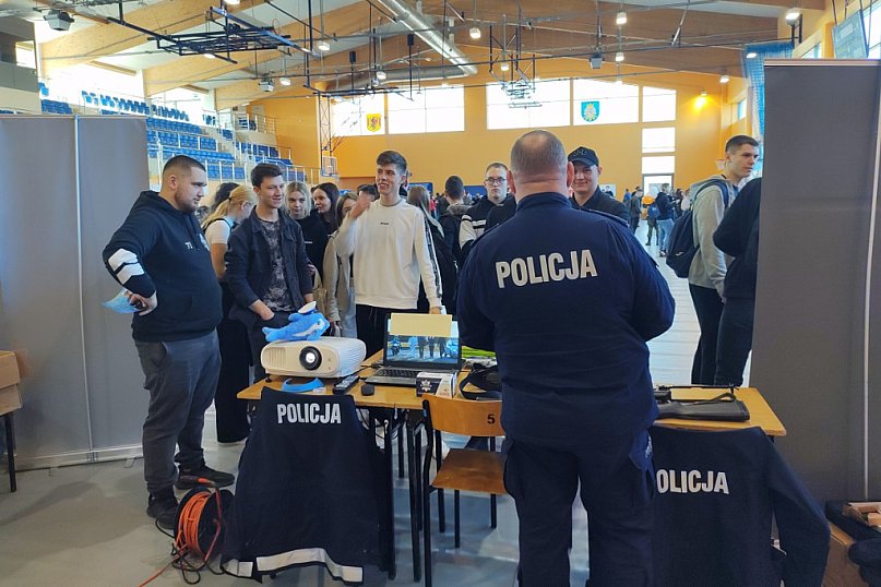 Rypińscy policjanci na targach edukacji