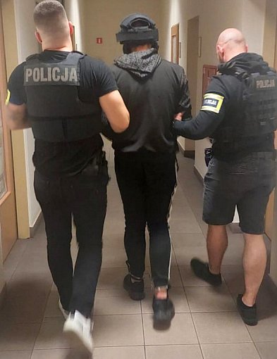 Policja zatrzymała 25-latka w związku z zabójstwem na ul. Rekreacyjnej-6937