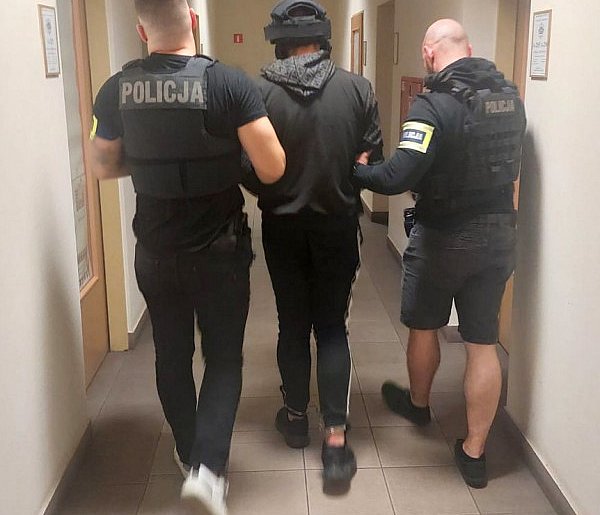 Policja zatrzymała 25-latka w związku z zabójstwem na ul. Rekreacyjnej-6937