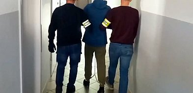Policjanci z Bydgoszczy błyskawicznie schwytali groźnego przestępcę poszukiwanego -7457