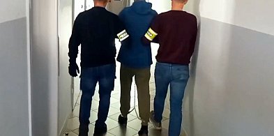 Policjanci z Bydgoszczy błyskawicznie schwytali groźnego przestępcę poszukiwanego -7457