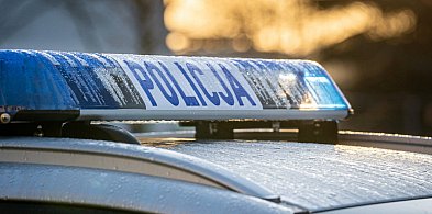 Kobieta wbiła sobie nóż w szyję - o włos od tragedii-7827