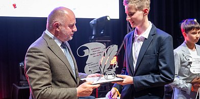 Ambitni i pracowici – marszałkowskie stypendia dla prymusów