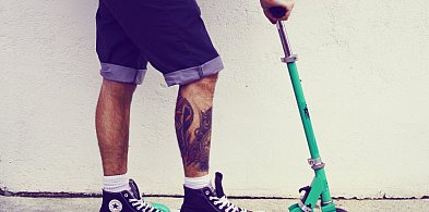 Dwukrotnie przekroczył prędkość, jadąc na hulajnodze elektrycznej