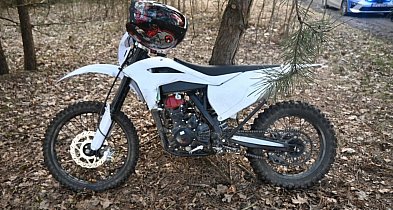 Nieodpowiedzialny motocyklista: alkohol, brak prawa jazdy i ubezpieczenia