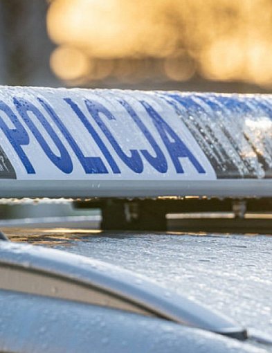 Policjanci odnaleźli mężczyznę, który zagubił się w lesie