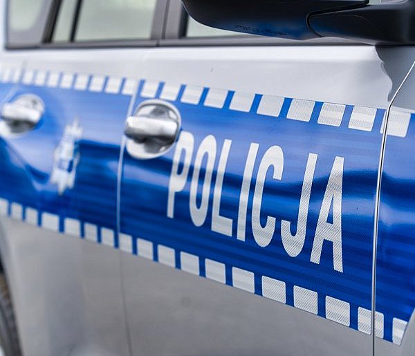Kierowali pomimo sądowych zakazów, zatrzymali ich policjanci