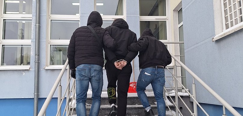 23-latek usłyszał zarzut wprowadzania do obrotu znacznej ilości narkotyków