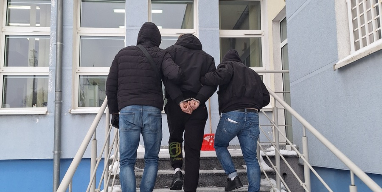 23-latek usłyszał zarzut wprowadzania do obrotu znacznej ilości narkotyków