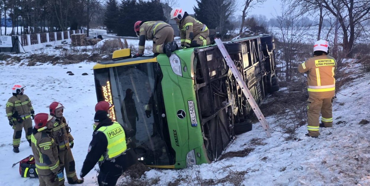 Autobus wypadł z drogi - brak osób poszkodowanych