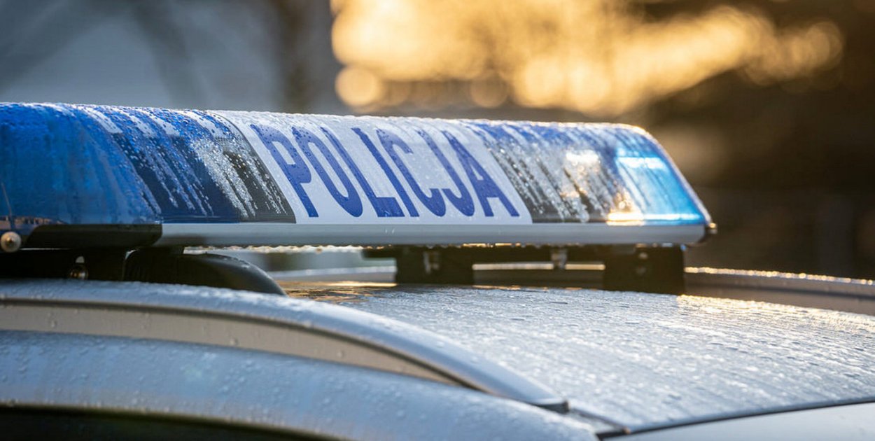 Policjanci odnaleźli mężczyznę, który zagubił się w lesie